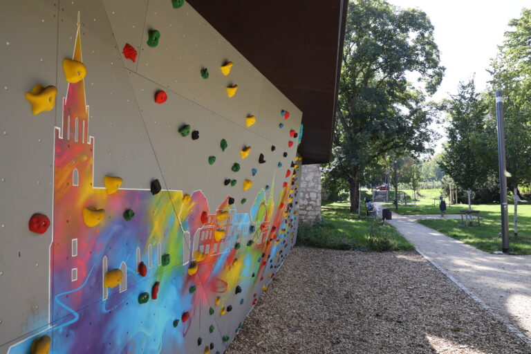 Read more about the article Public Boulder Wall